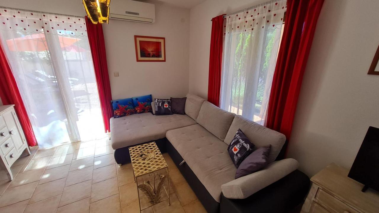 Vacation Home Licinius Liznjan Exterior photo
