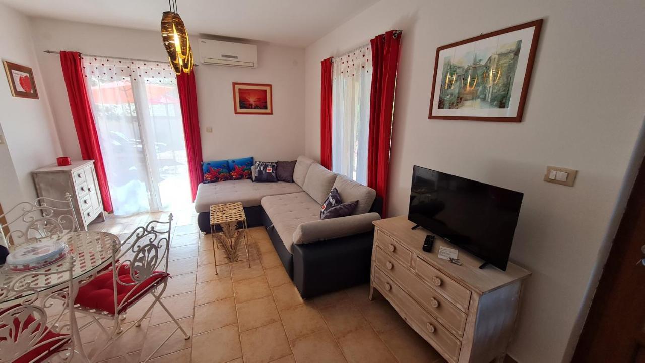 Vacation Home Licinius Liznjan Exterior photo
