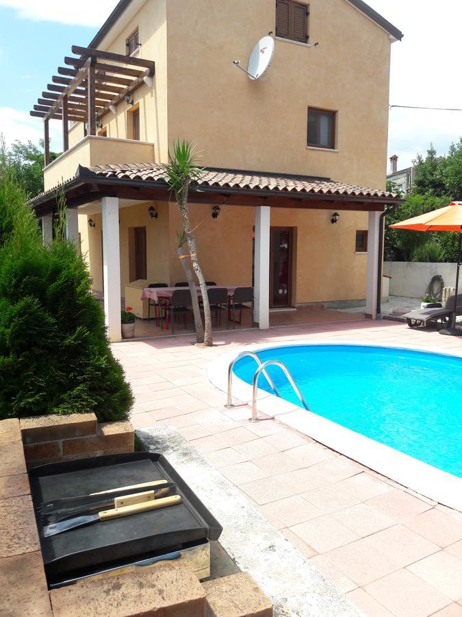 Vacation Home Licinius Liznjan Exterior photo